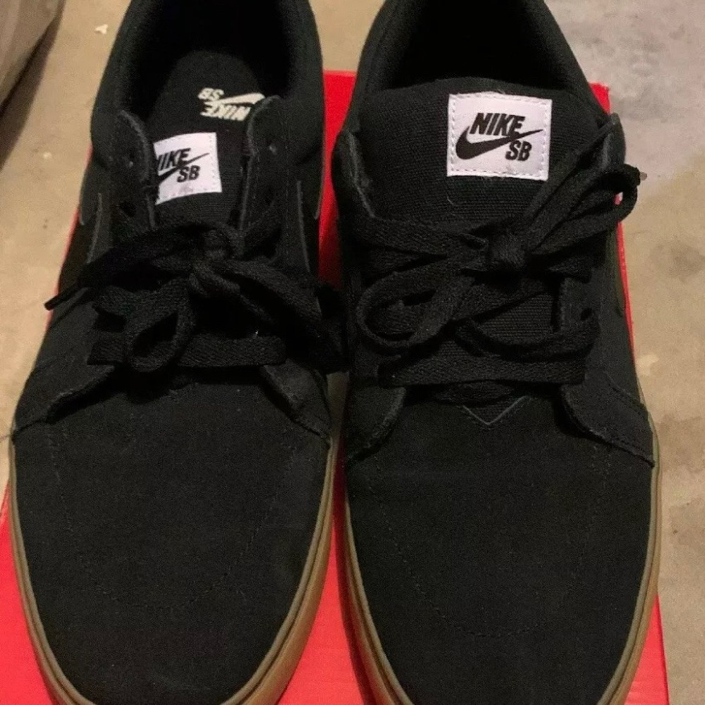 Nike SB Canvas Satire Low Sz14 Blk/Gum PreOwned